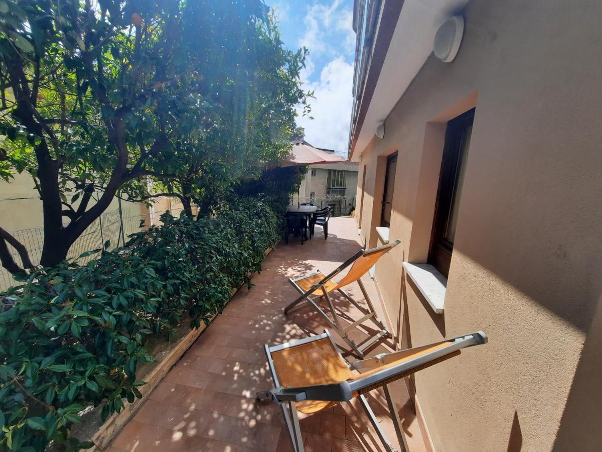 Casa Bell - Appartamento Con Parcheggio Privato E Bike Room Финале Лигуре Екстериор снимка